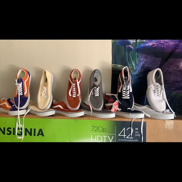 8 pairs of Vans!! All brand new all bundle deal